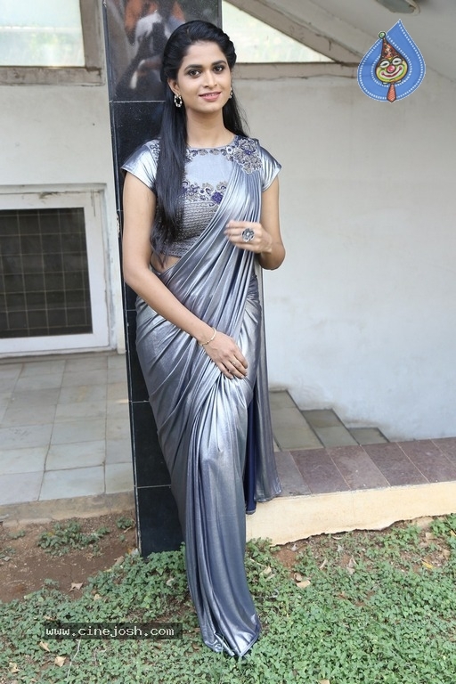 Suma Poojari New Pics - 9 / 10 photos