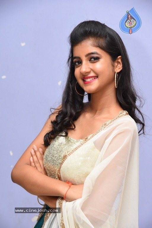 Sumaya New Photos - 15 / 17 photos