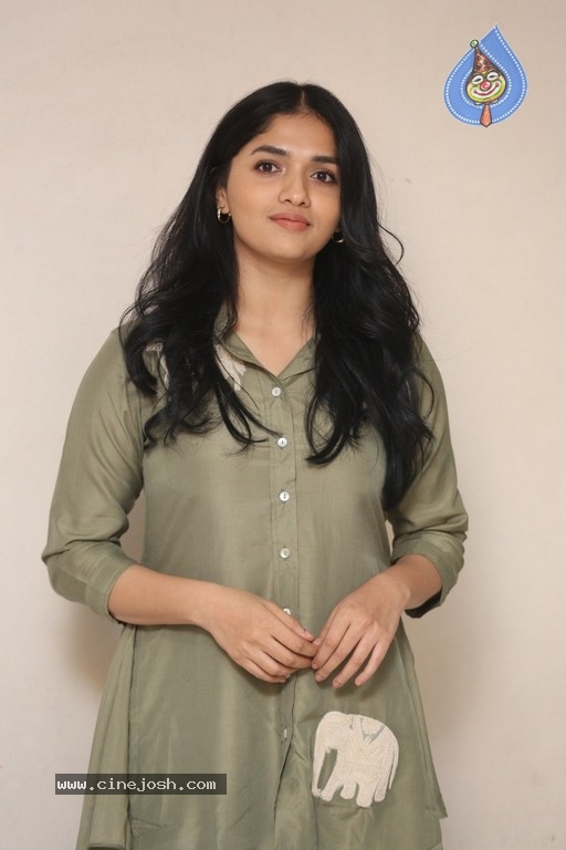 Sunaina Photos - 11 / 12 photos