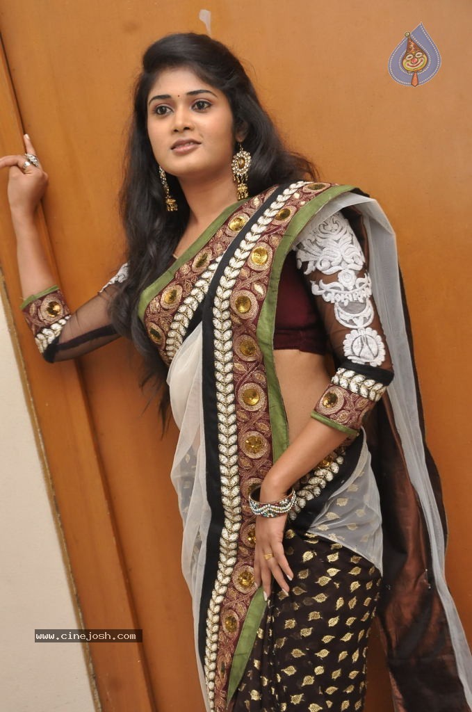 Sunitha New Stills - 26 / 52 photos