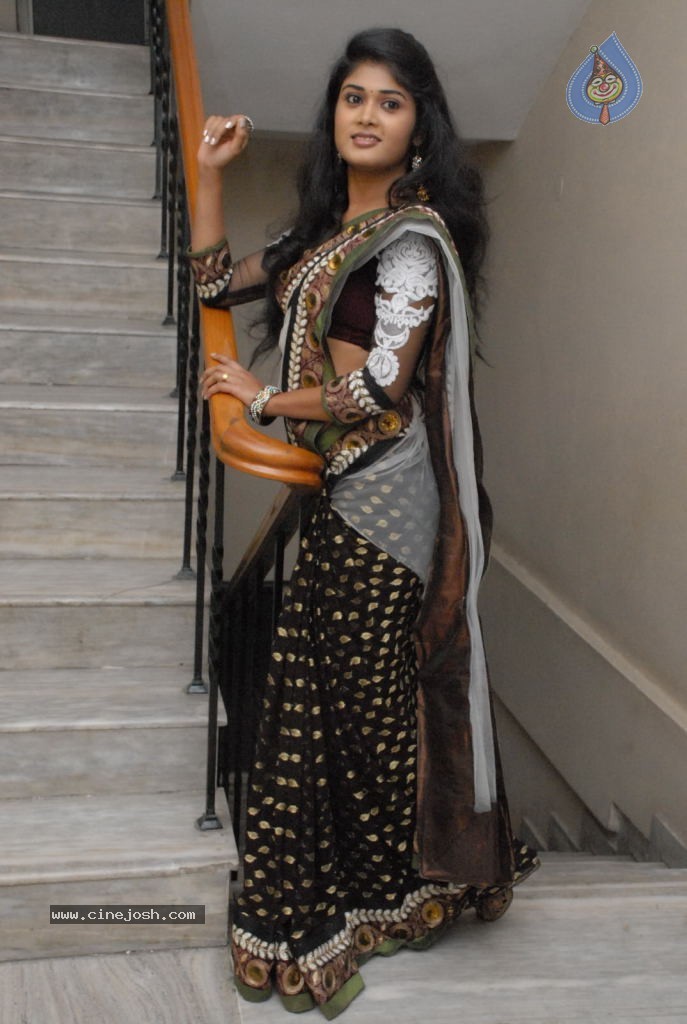 Sunitha New Stills - 32 / 52 photos