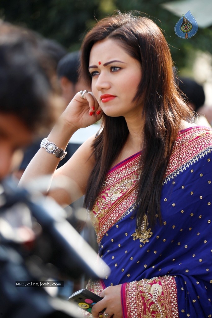 Sunitha Stills - 49 / 59 photos