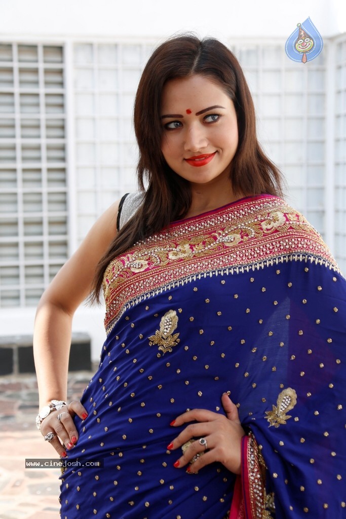 Sunitha Stills - 58 / 59 photos