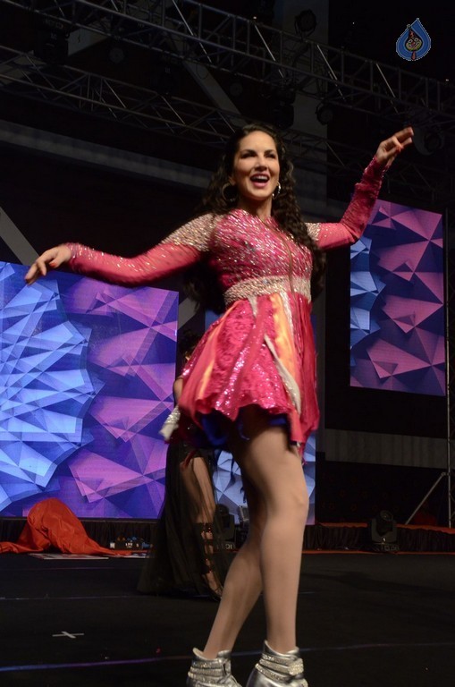 Sunny Leone Performance Photos at Rogue Audio Launch - 17 / 53 photos