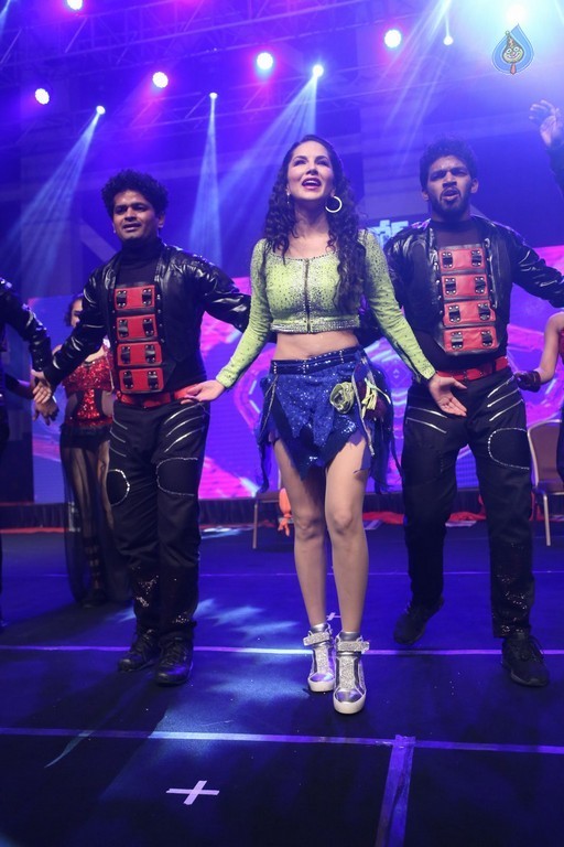 Sunny Leone Performance Photos at Rogue Audio Launch - 29 / 53 photos