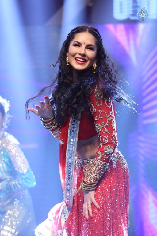 Sunny Leone at Rogue Audio Launch - 7 / 80 photos