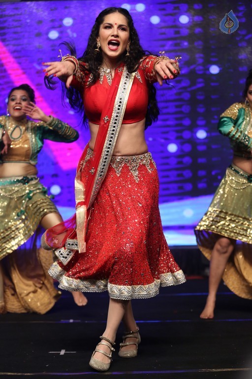 Sunny Leone at Rogue Audio Launch - 23 / 80 photos