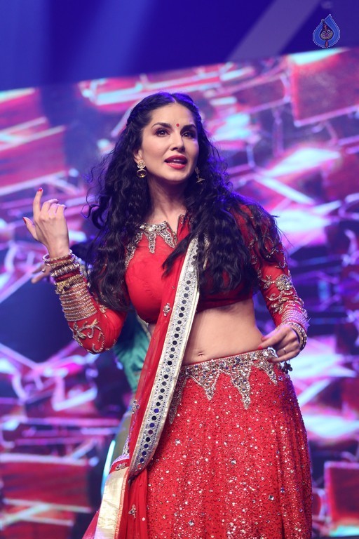 Sunny Leone at Rogue Audio Launch - 25 / 80 photos