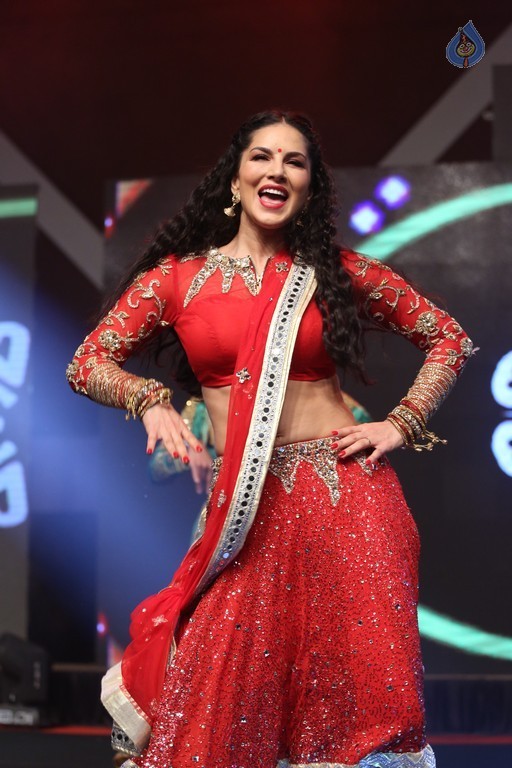 Sunny Leone at Rogue Audio Launch - 30 / 80 photos