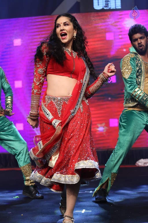 Sunny Leone at Rogue Audio Launch - 35 / 80 photos