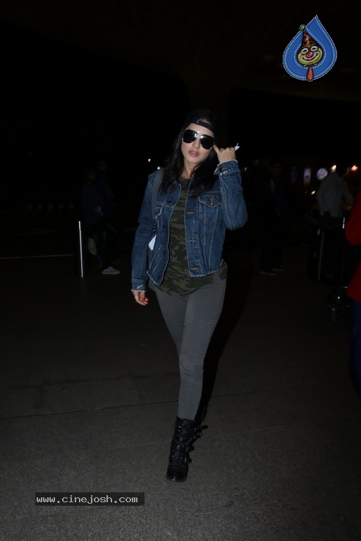 Sunny Leone New Photos - 6 / 10 photos