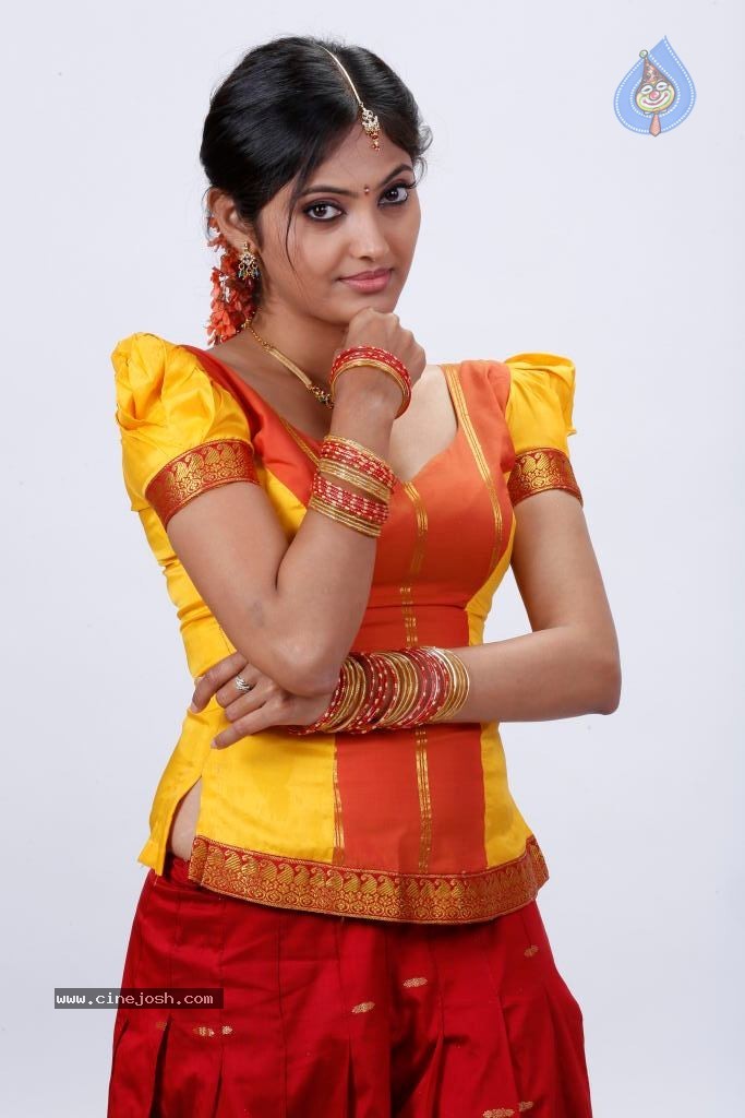 Supoorna Hot Photos - 25 / 106 photos