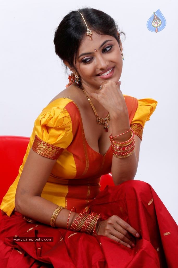 Supoorna Hot Photos - 35 / 106 photos