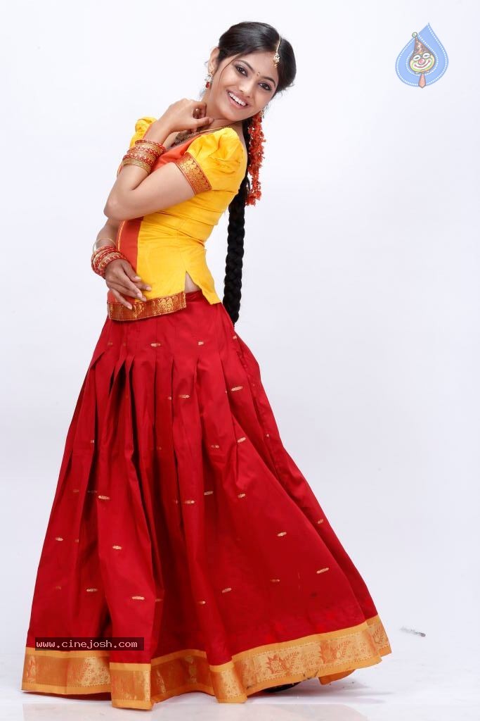 Supoorna Hot Photos - 38 / 106 photos