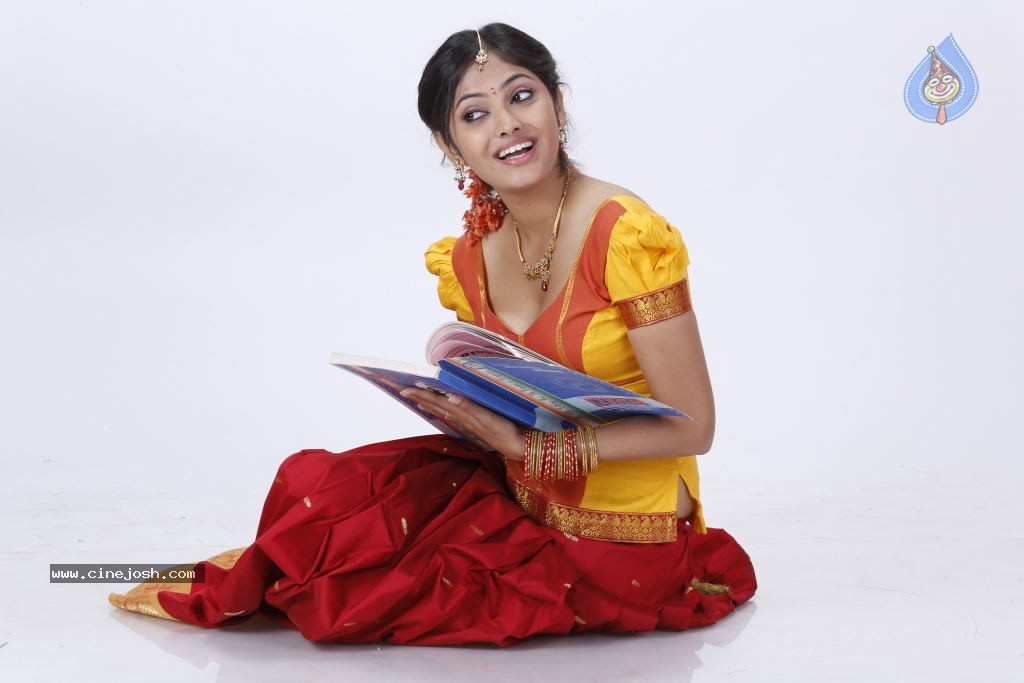 Supoorna Hot Photos - 46 / 106 photos