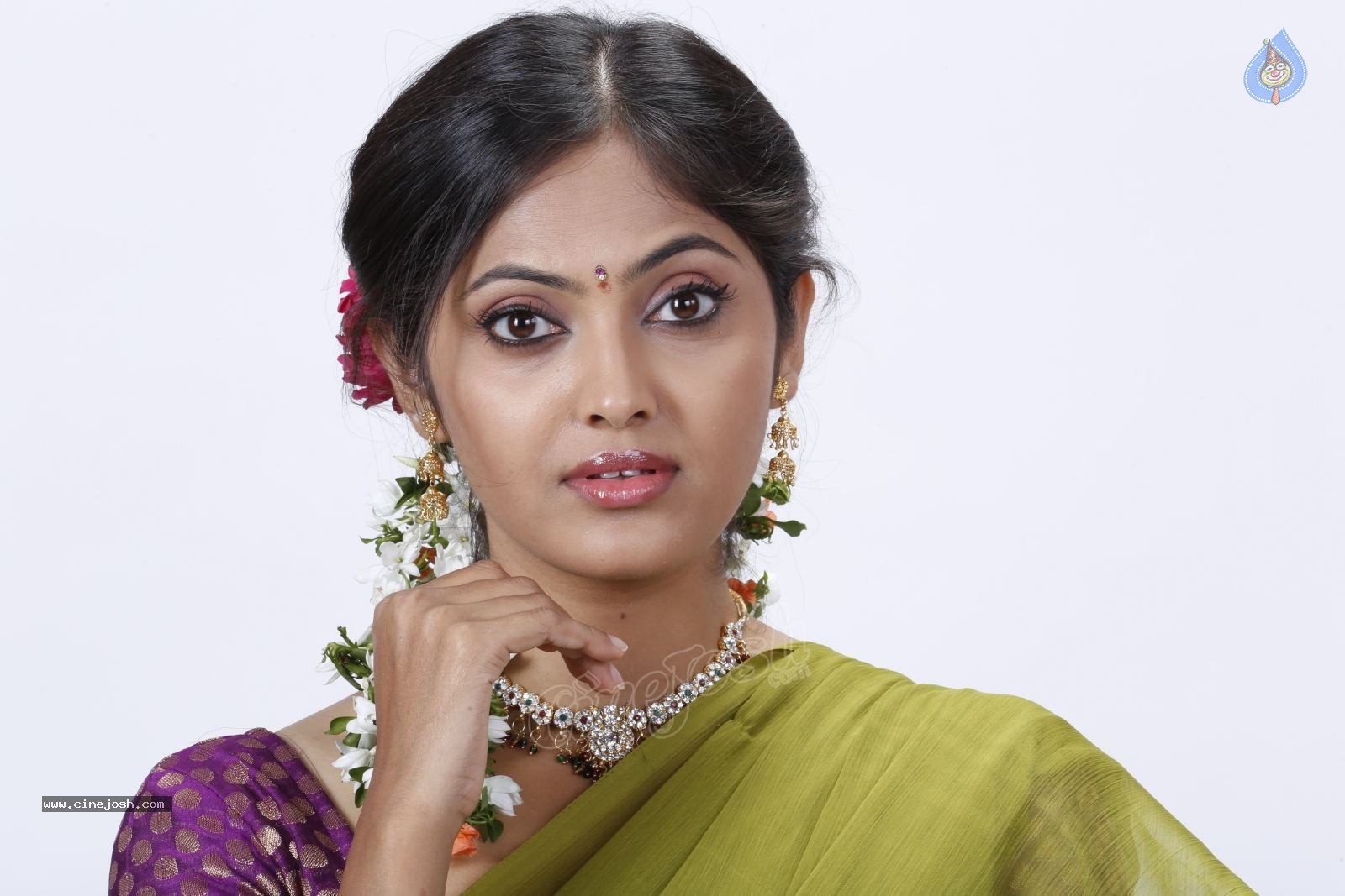 Supoorna New Stills - 4 / 92 photos