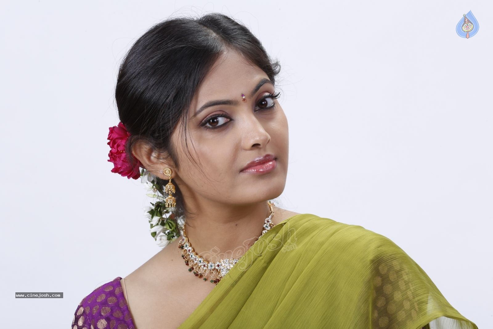 Supoorna New Stills - 6 / 92 photos