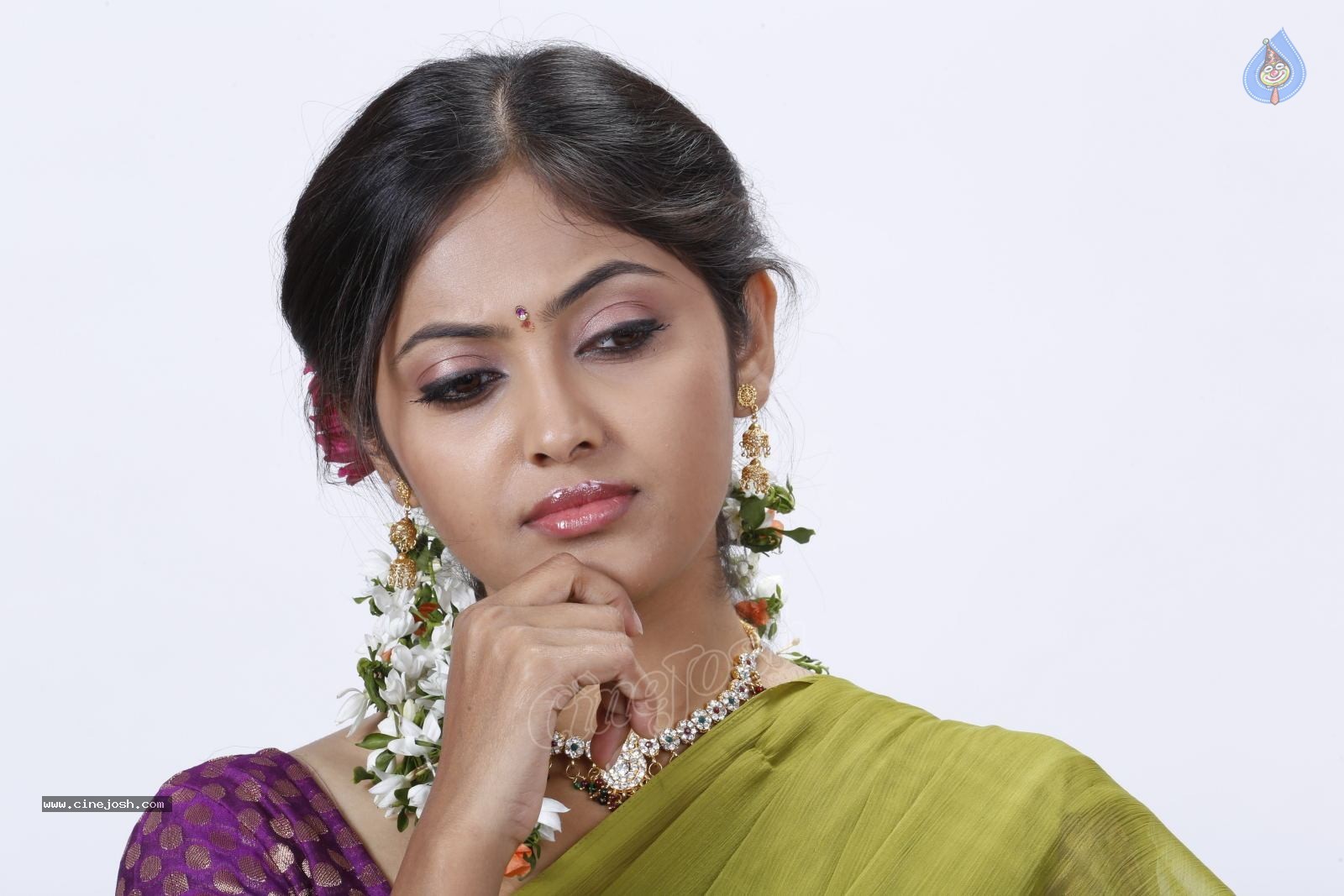 Supoorna New Stills - 10 / 92 photos