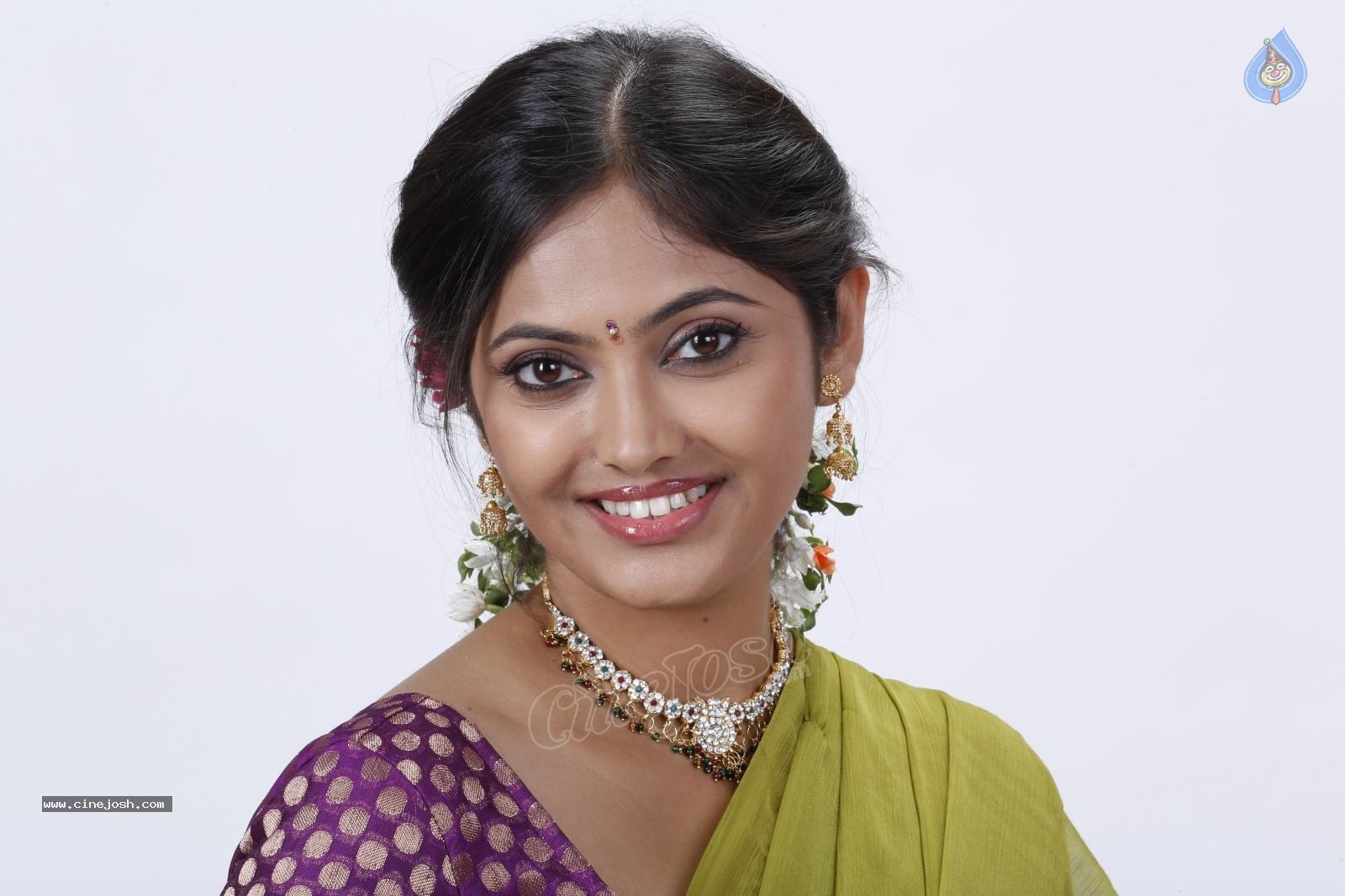Supoorna New Stills - 21 / 92 photos