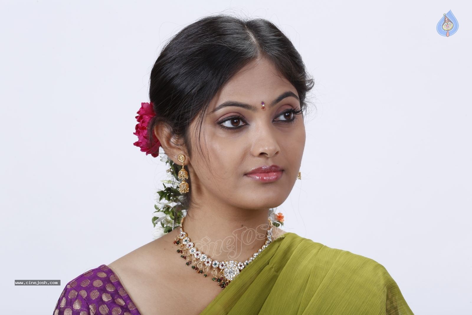 Supoorna New Stills - 22 / 92 photos
