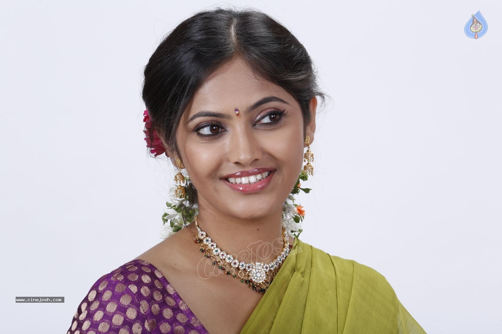 Supoorna New Stills - 29 / 92 photos