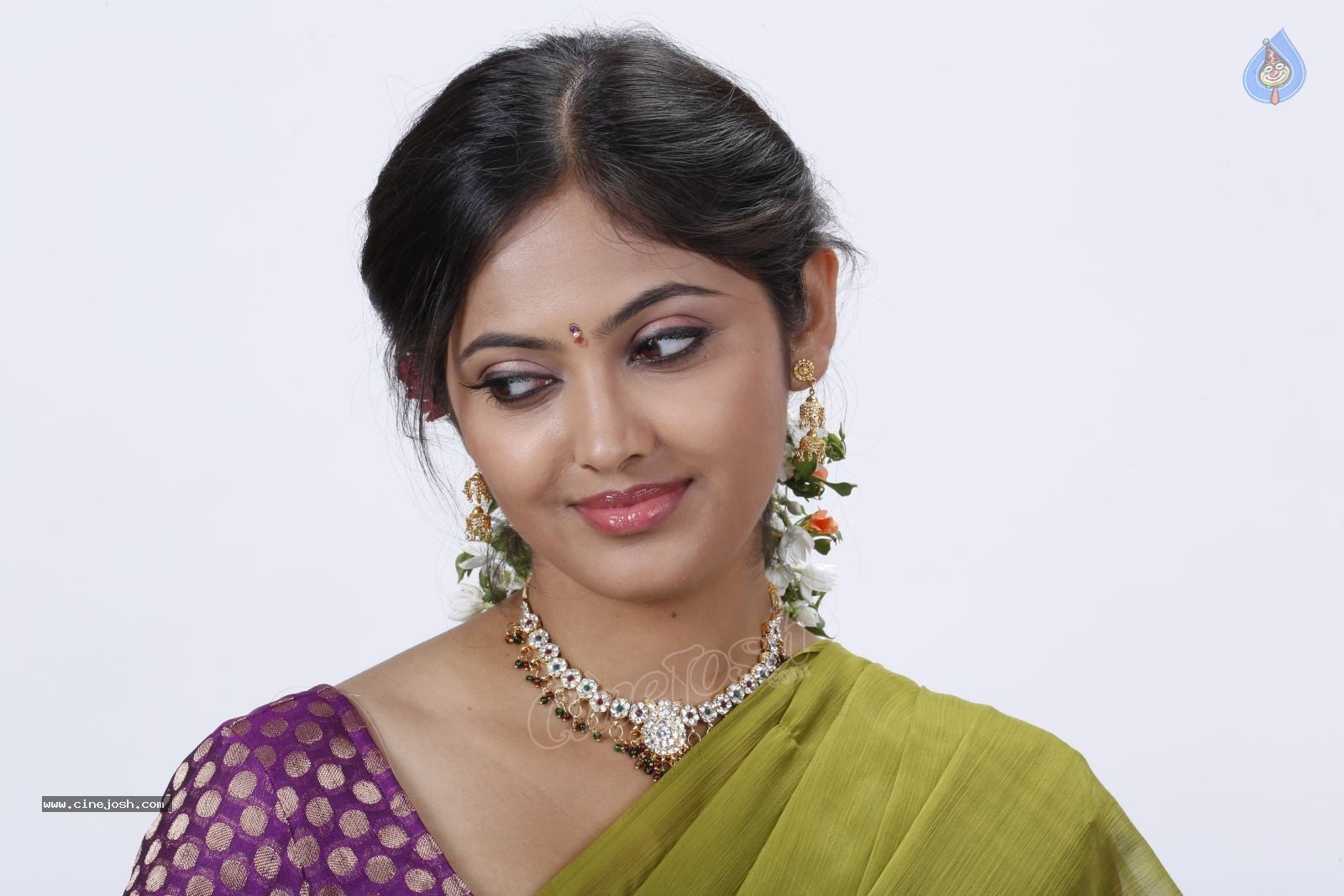 Supoorna New Stills - 51 / 92 photos
