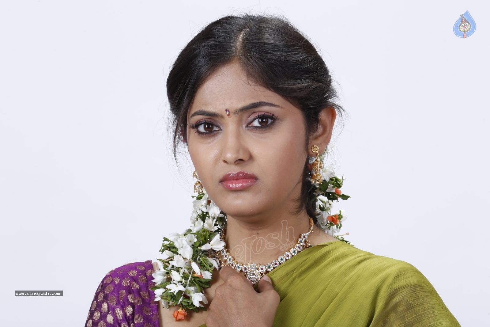 Supoorna New Stills - 61 / 92 photos