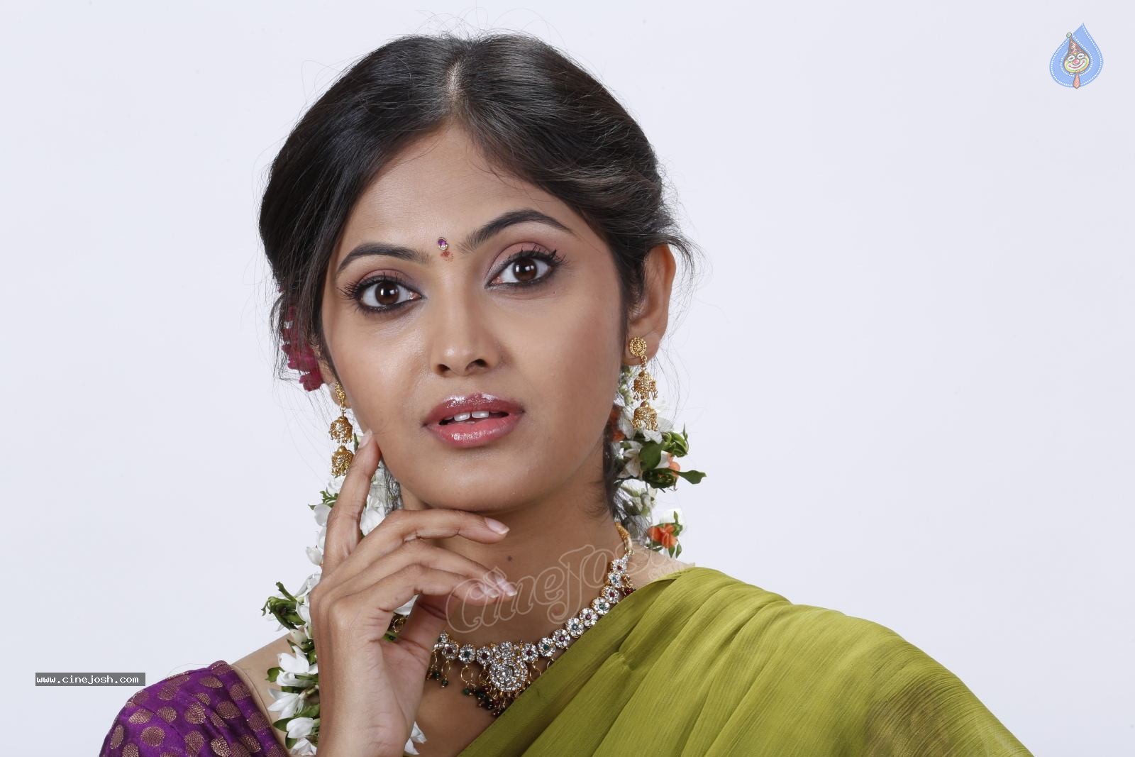 Supoorna New Stills - 66 / 92 photos