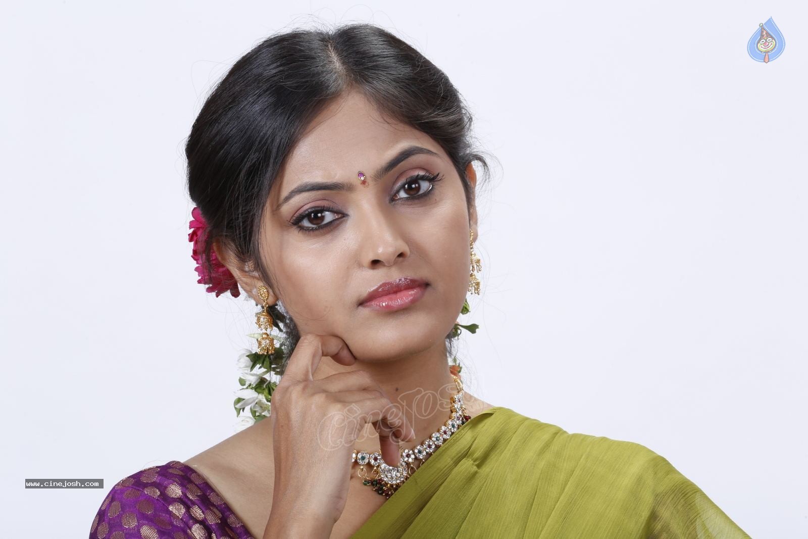 Supoorna New Stills - 73 / 92 photos