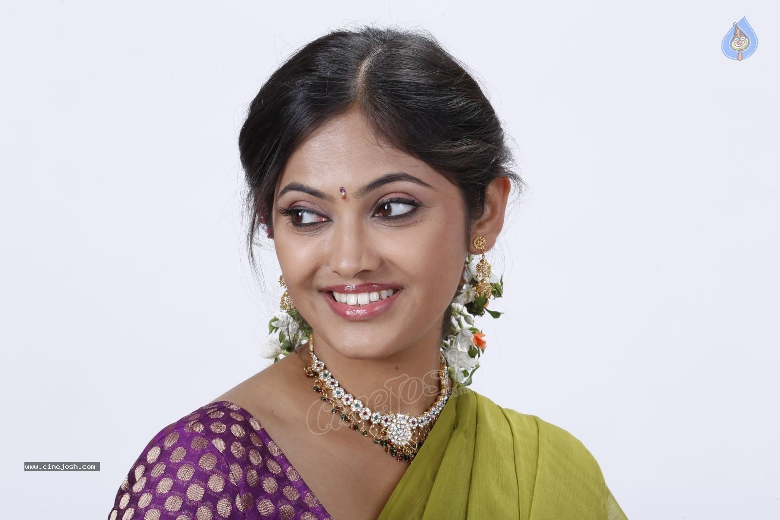Supoorna New Stills - 81 / 92 photos