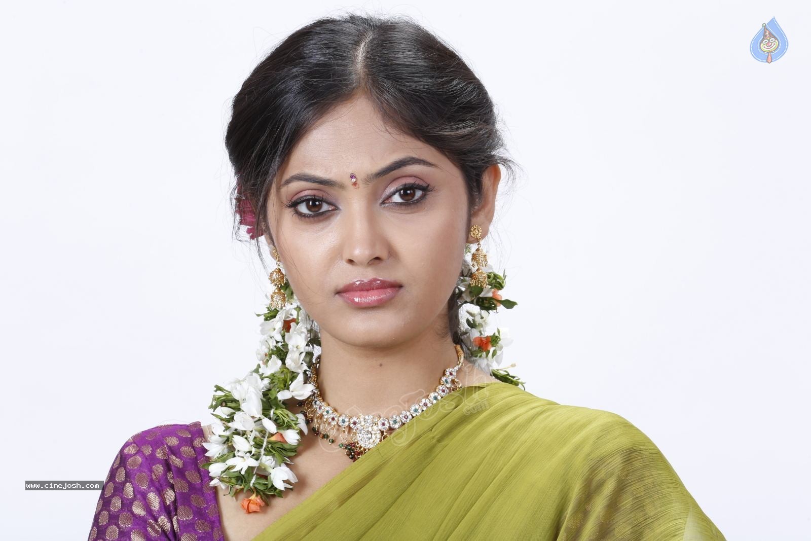 Supoorna New Stills - 87 / 92 photos