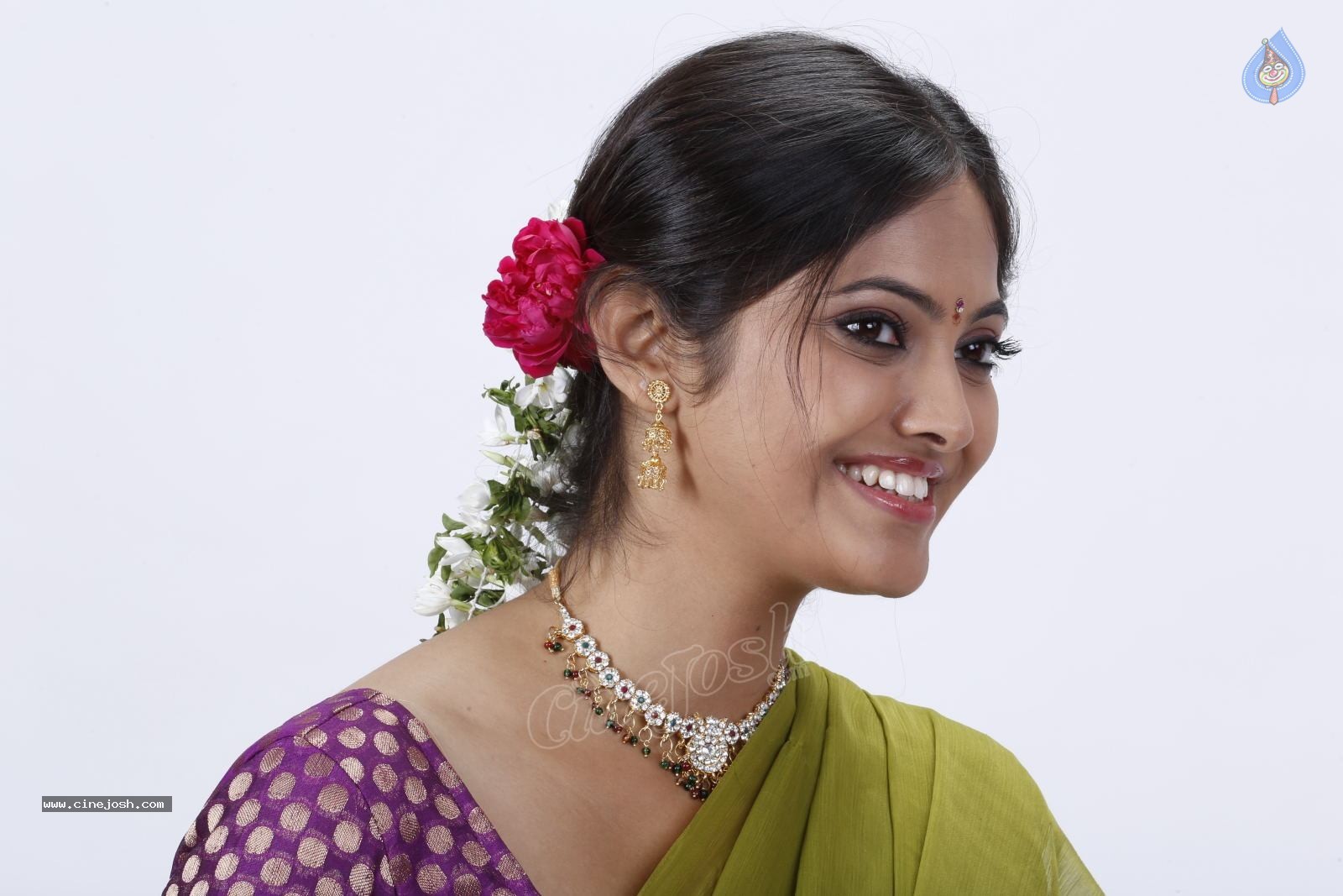 Supoorna New Stills - 89 / 92 photos