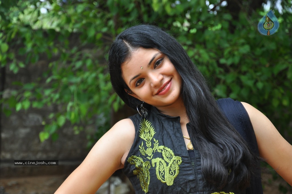 Supraja New Stills - 16 / 96 photos