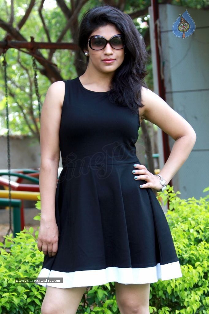 Supriya Hot Gallery - 33 / 78 photos