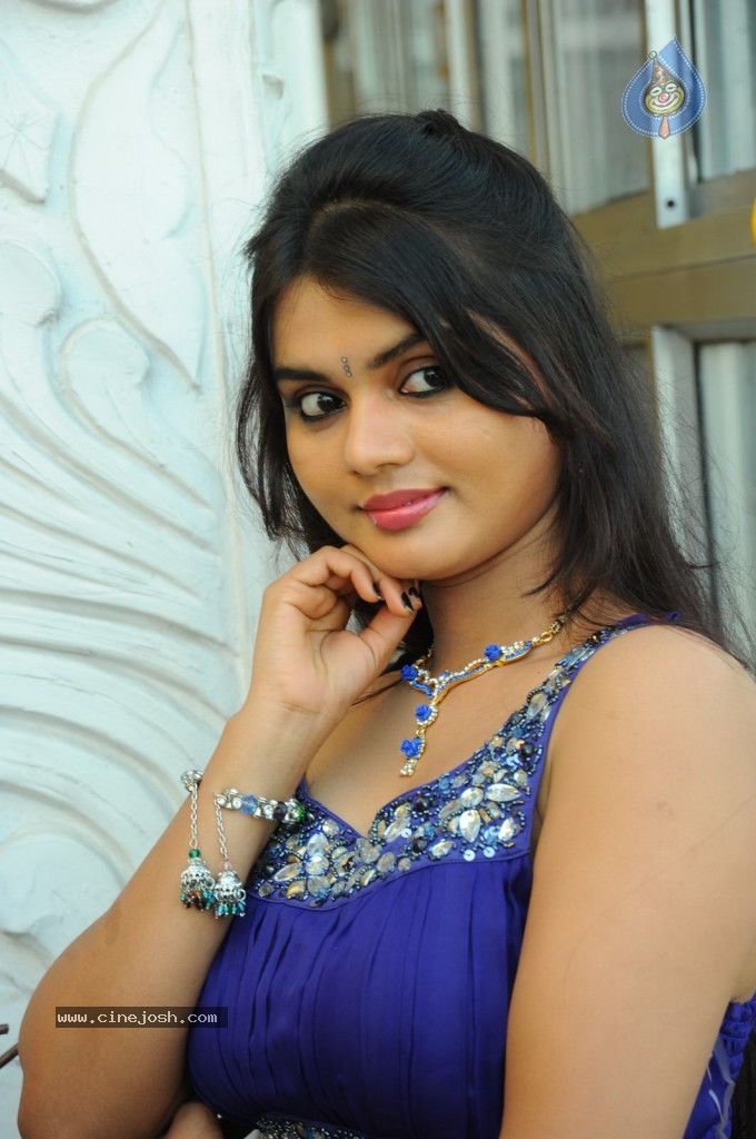 Supriya New Stills - 35 / 57 photos