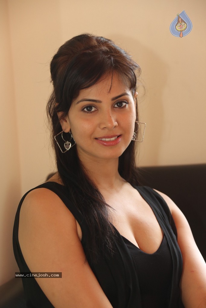Supriya Sailaja Hot Stills - 35 / 95 photos