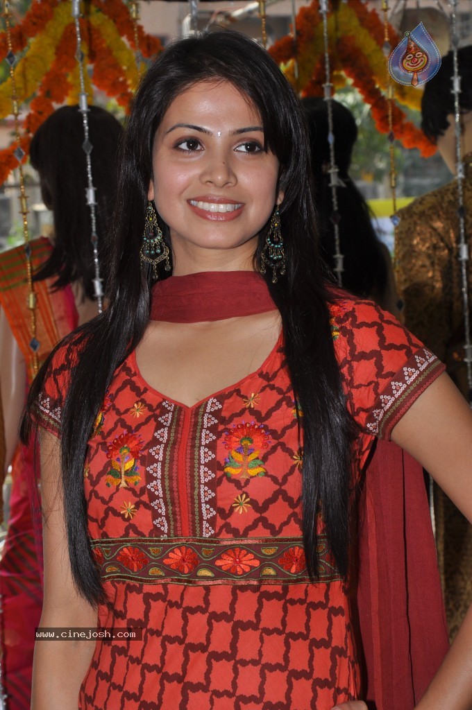 Supriya Shailaja Latest Stills - 17 / 55 photos