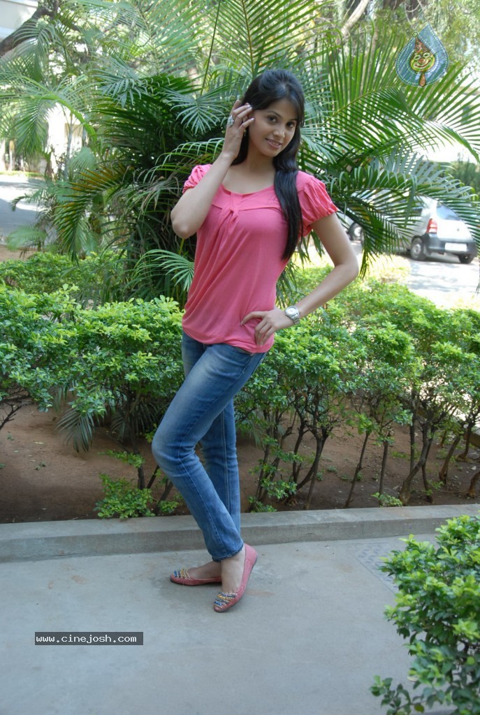 Supriya Shailaja New Stills - 6 / 139 photos