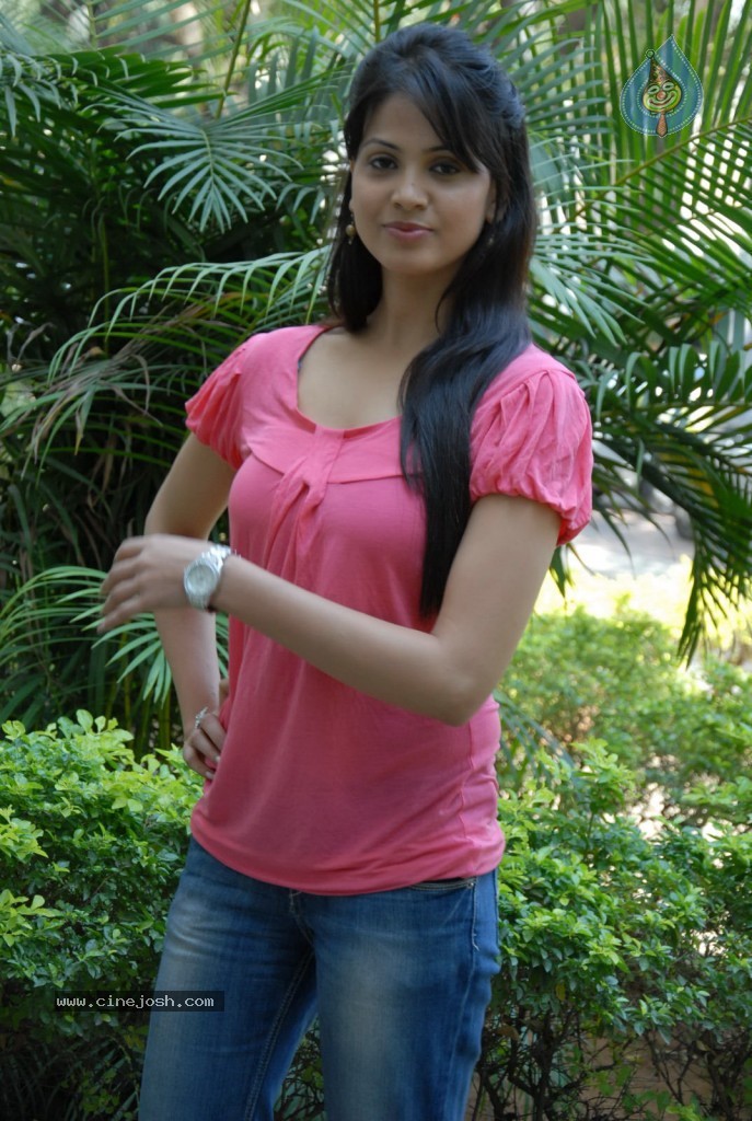 Supriya Shailaja New Stills - 41 / 139 photos