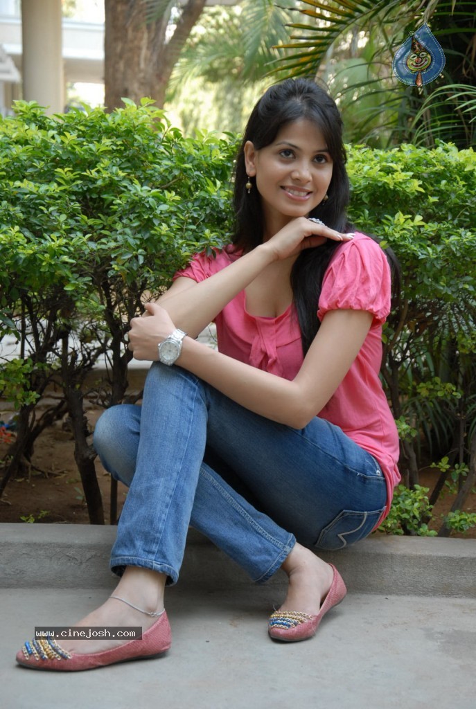 Supriya Shailaja New Stills - 74 / 139 photos