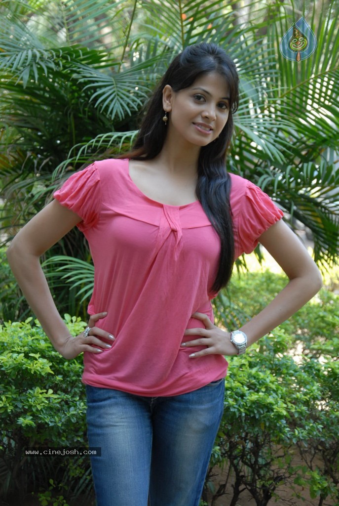 Supriya Shailaja New Stills - 75 / 139 photos