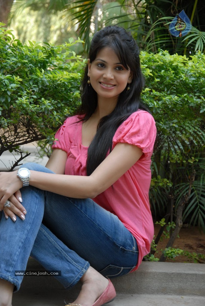Supriya Shailaja New Stills - 76 / 139 photos