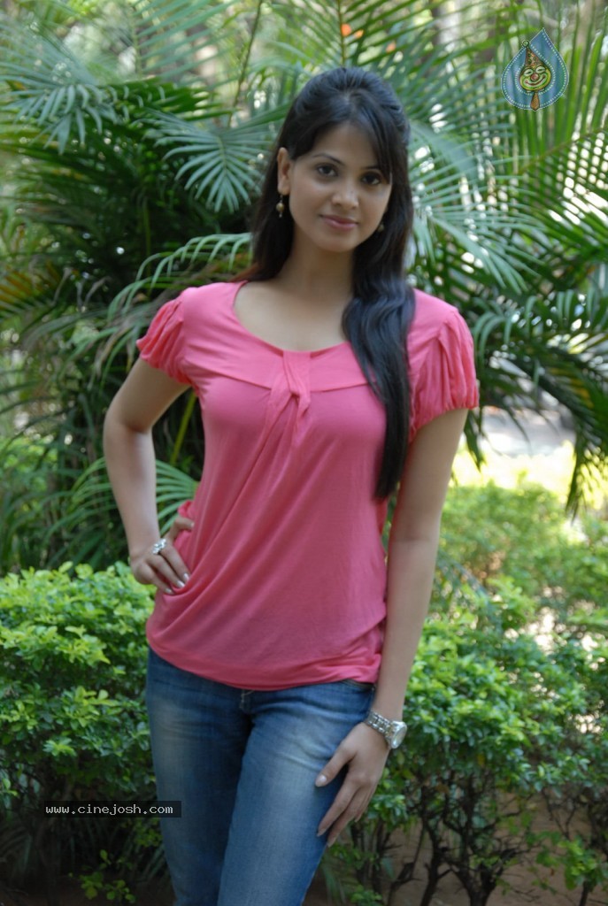 Supriya Shailaja New Stills - 77 / 139 photos