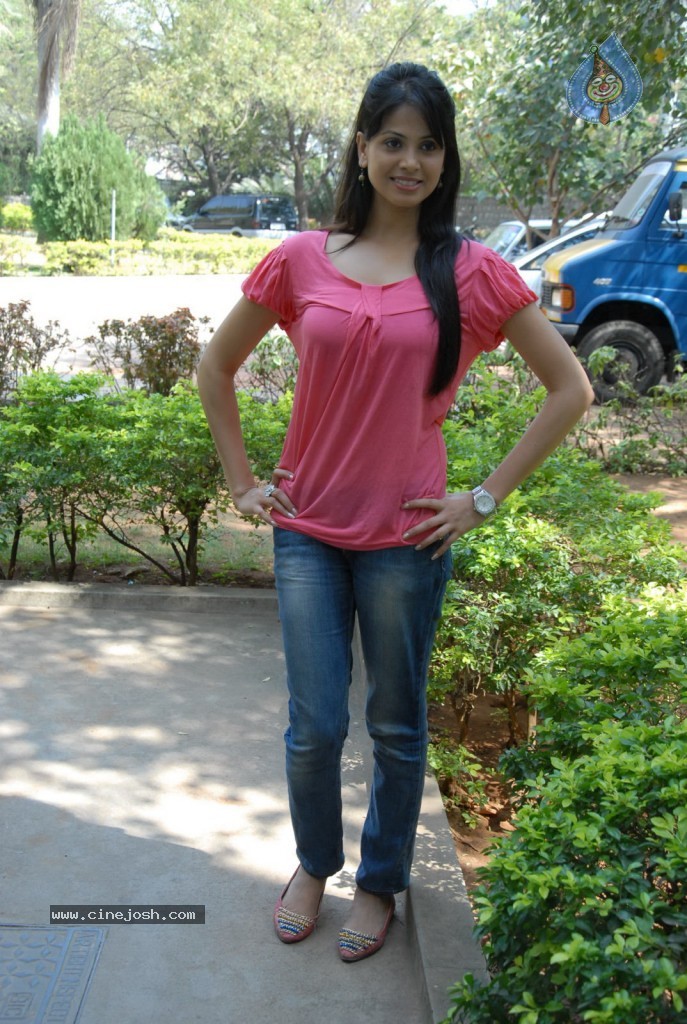 Supriya Shailaja New Stills - 79 / 139 photos
