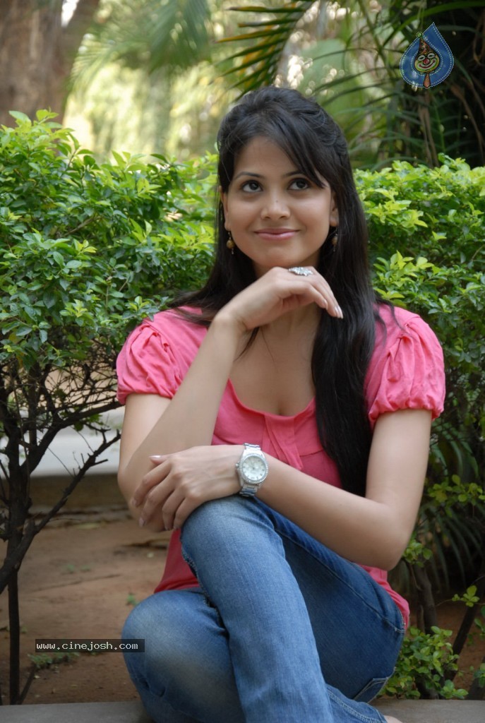 Supriya Shailaja New Stills - 84 / 139 photos