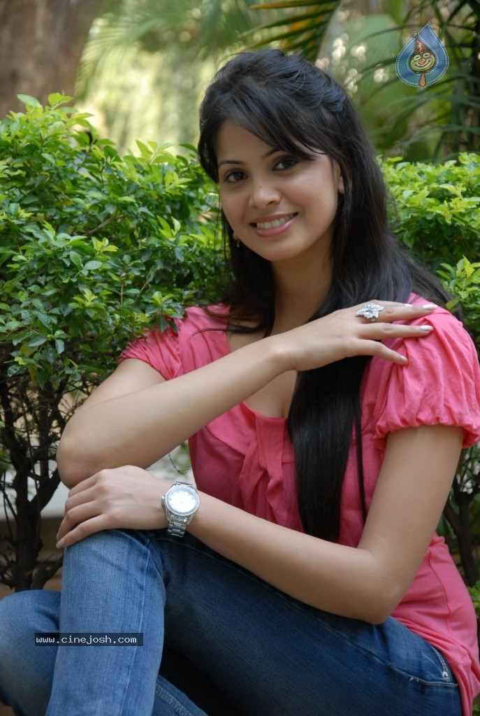 Supriya Shailaja New Stills - 89 / 139 photos