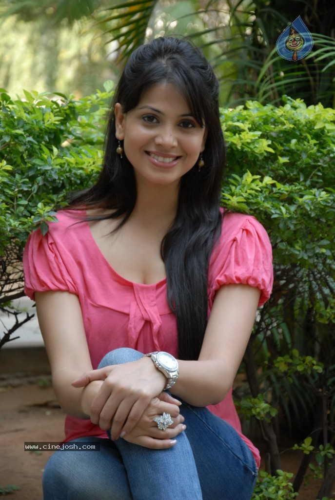 Supriya Shailaja New Stills - 95 / 139 photos