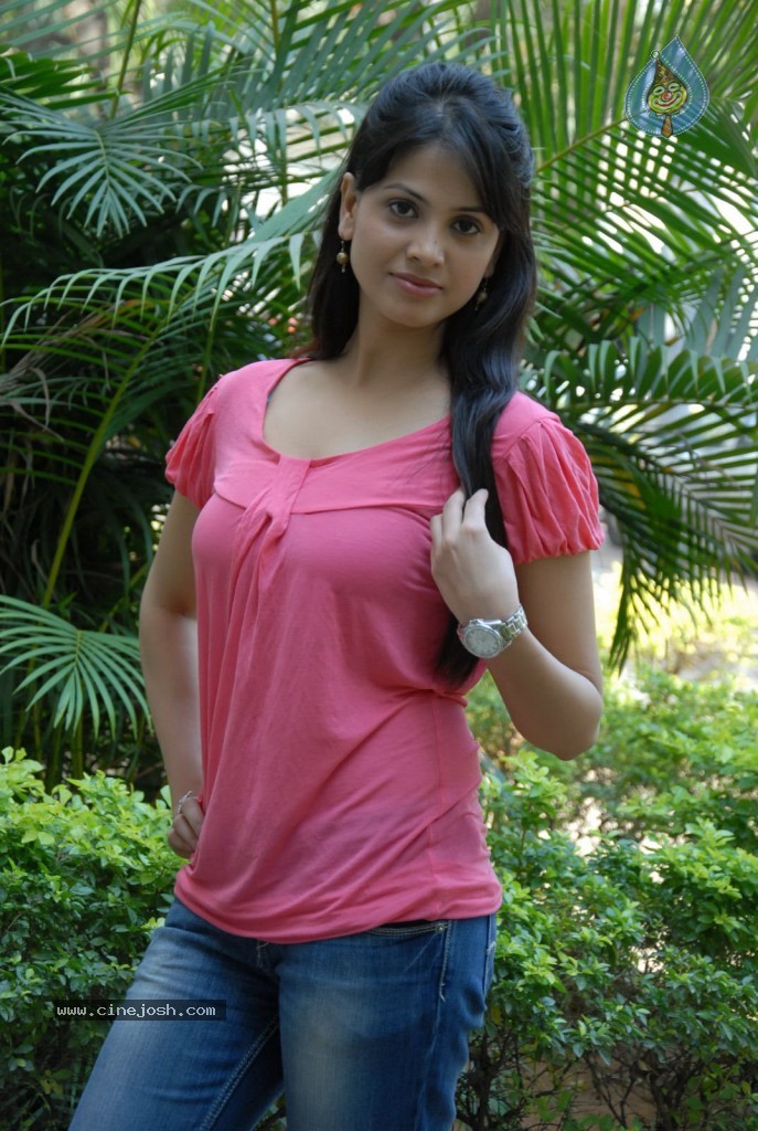 Supriya Shailaja New Stills - 99 / 139 photos