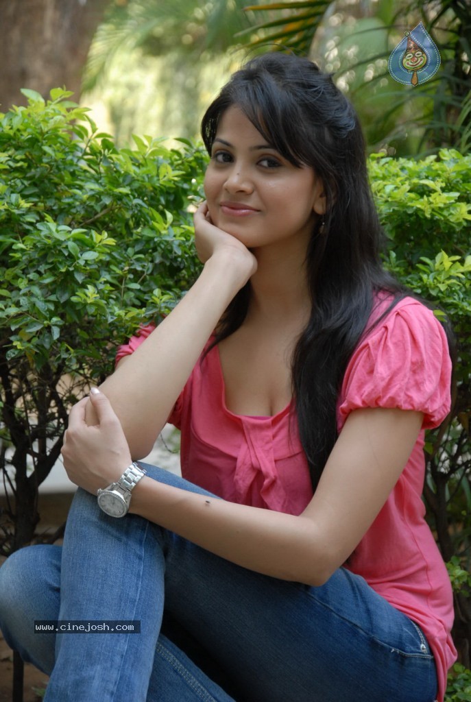 Supriya Shailaja New Stills - 110 / 139 photos