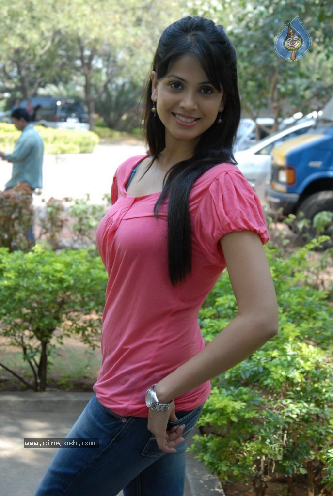 Supriya Shailaja New Stills - 118 / 139 photos